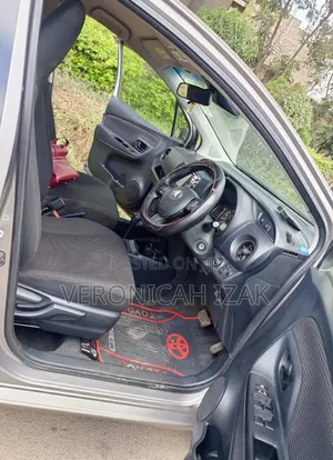 Toyota Vitz 2018 Silver