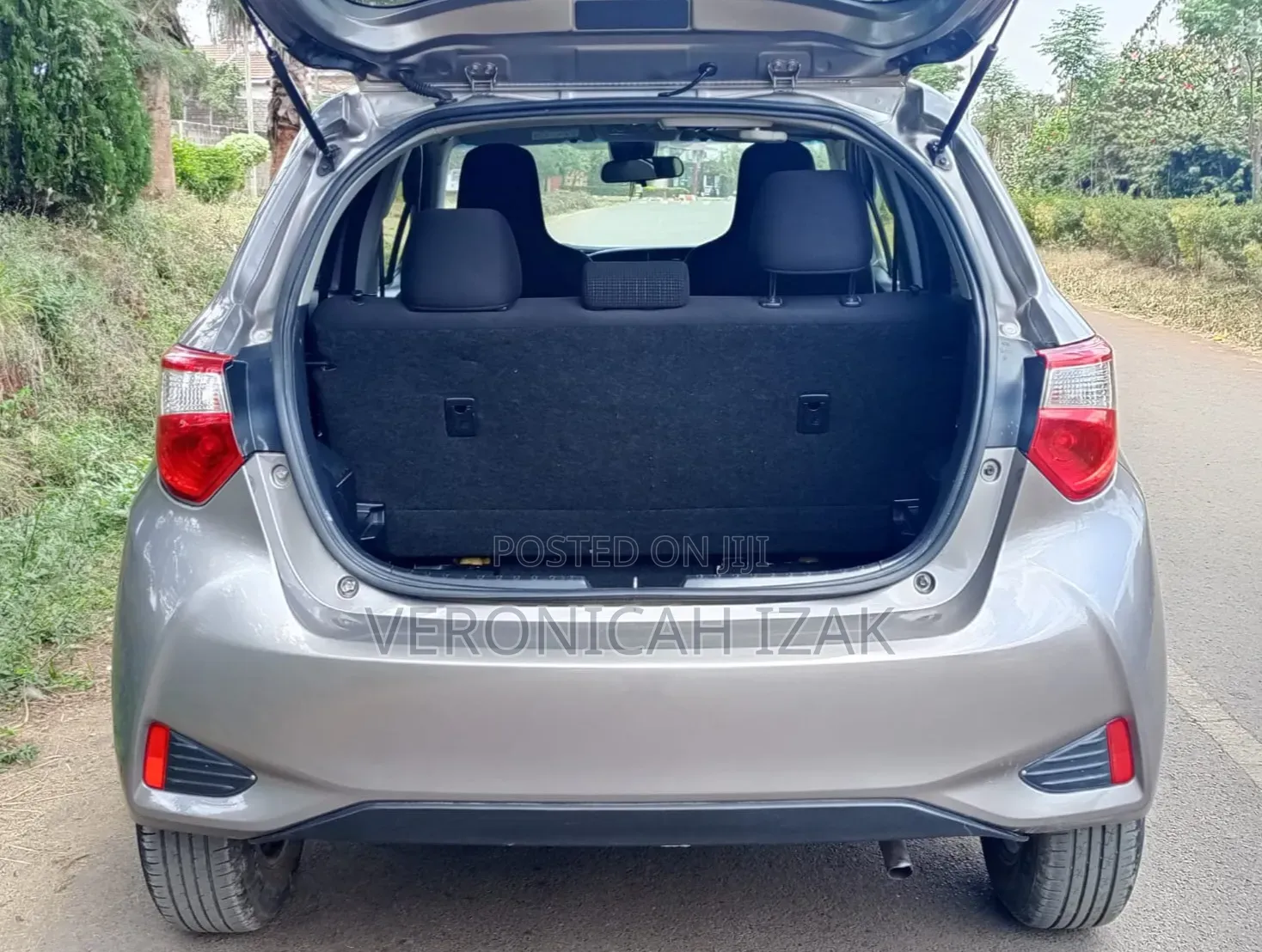 Toyota Vitz 2018 Silver