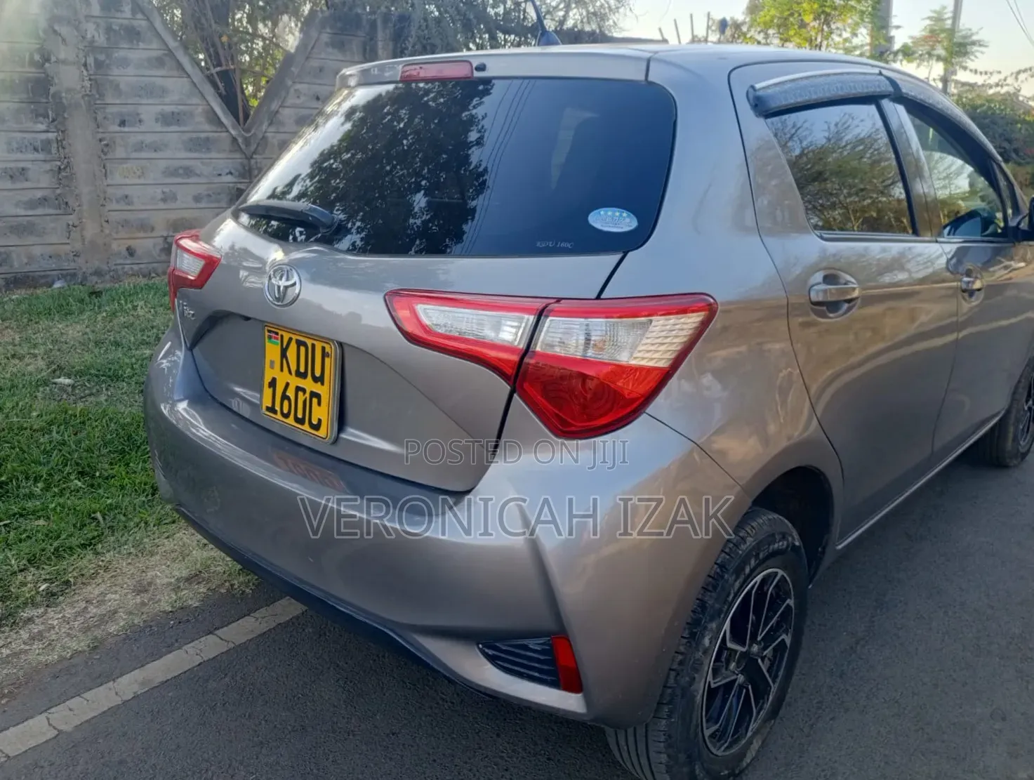 Toyota Vitz 2018 Silver