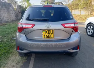 Toyota Vitz 2018 Silver