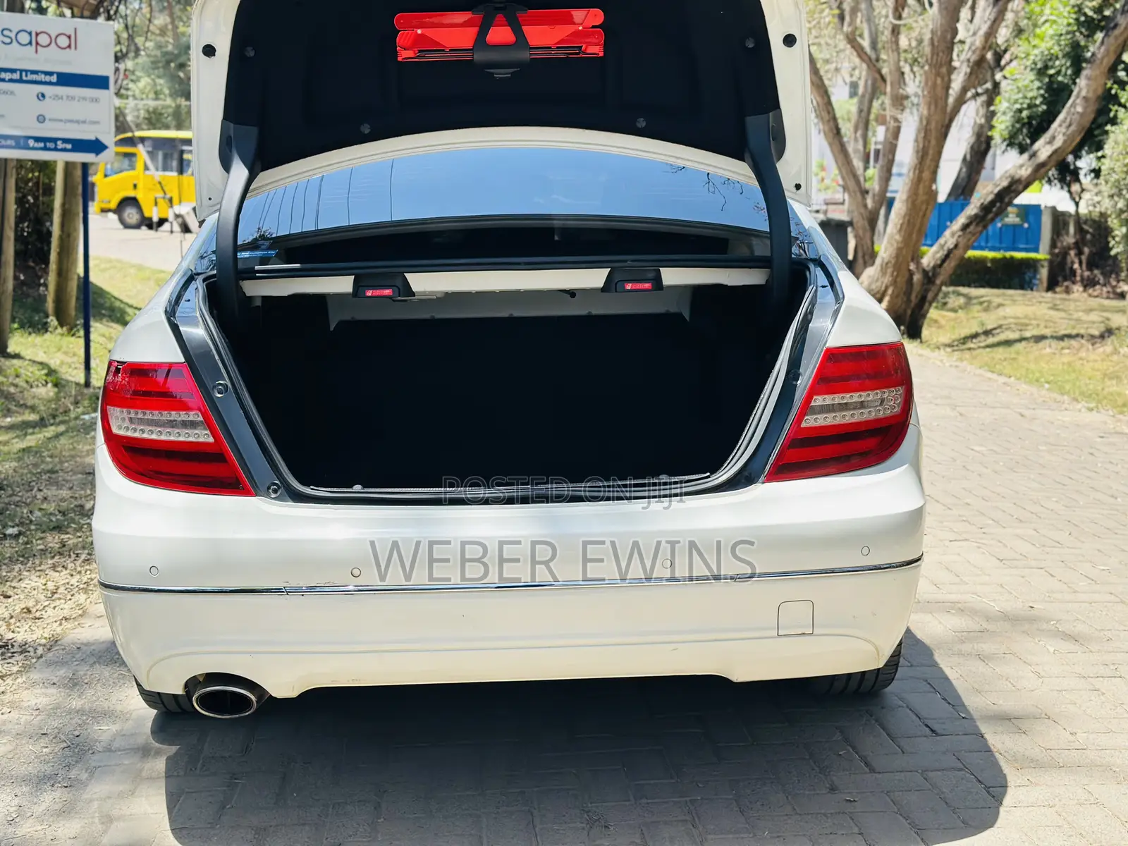 Mercedes-Benz C200 2011 White