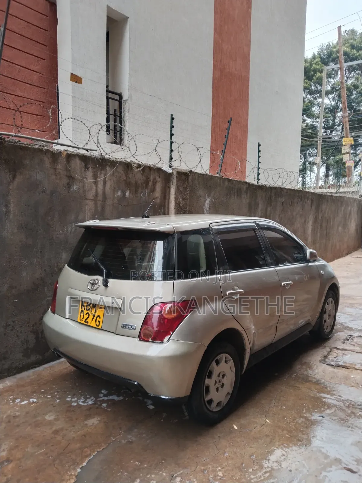 Toyota IST 2003 Gold