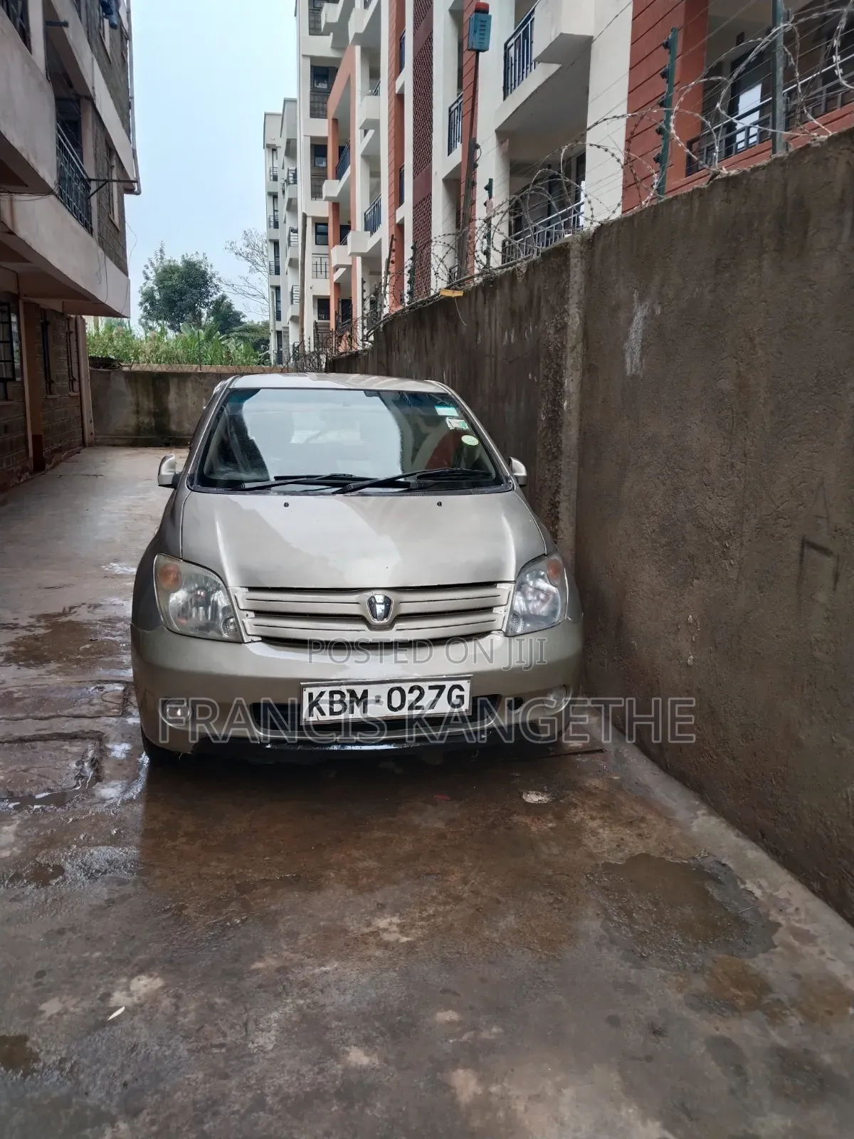 Toyota IST 2003 Gold