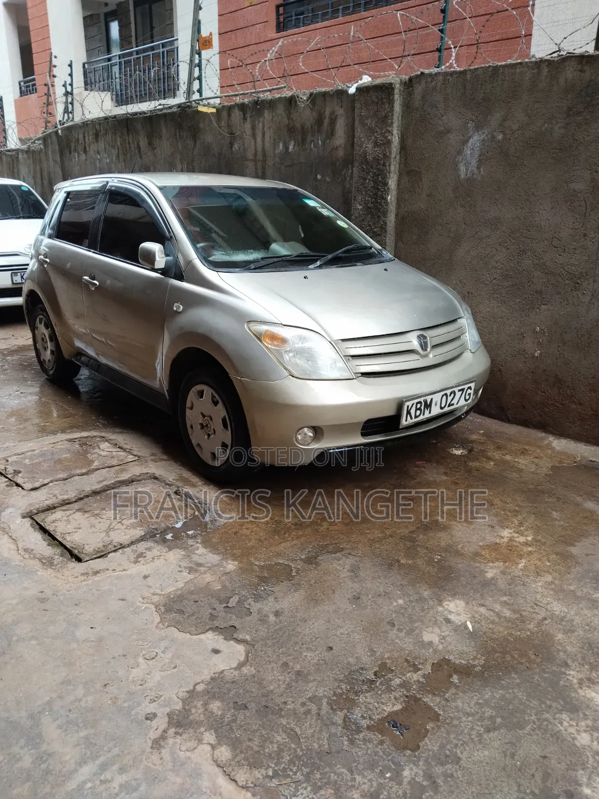 Toyota IST 2003 Gold