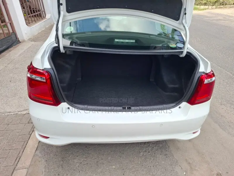 Toyota Axio 1.5 Hybrid 2WD 2020 White