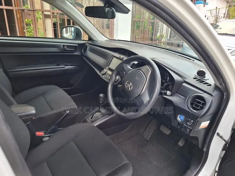 Toyota Axio 1.5 Hybrid 2WD 2020 White