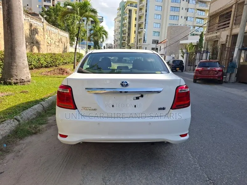 Toyota Axio 1.5 Hybrid 2WD 2020 White