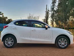 Mazda 2 2019 White