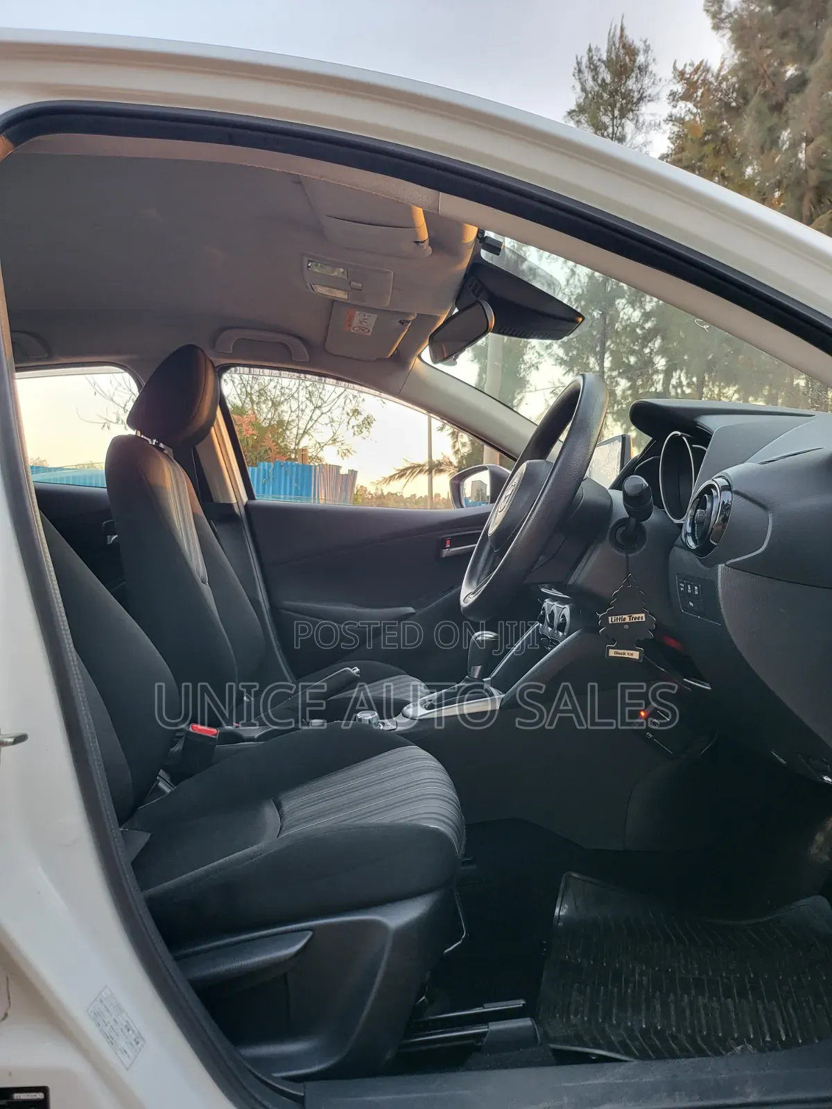 Mazda 2 2019 White