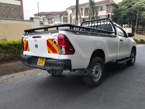 Toyota Hilux 2021 White