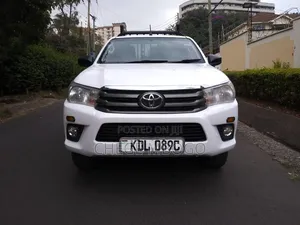 Toyota Hilux 2021 White