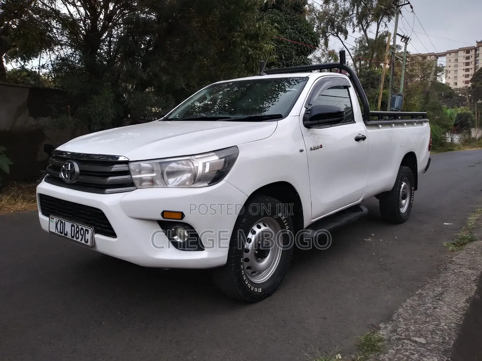 Toyota Hilux 2021 White