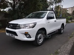 Toyota Hilux 2021 White