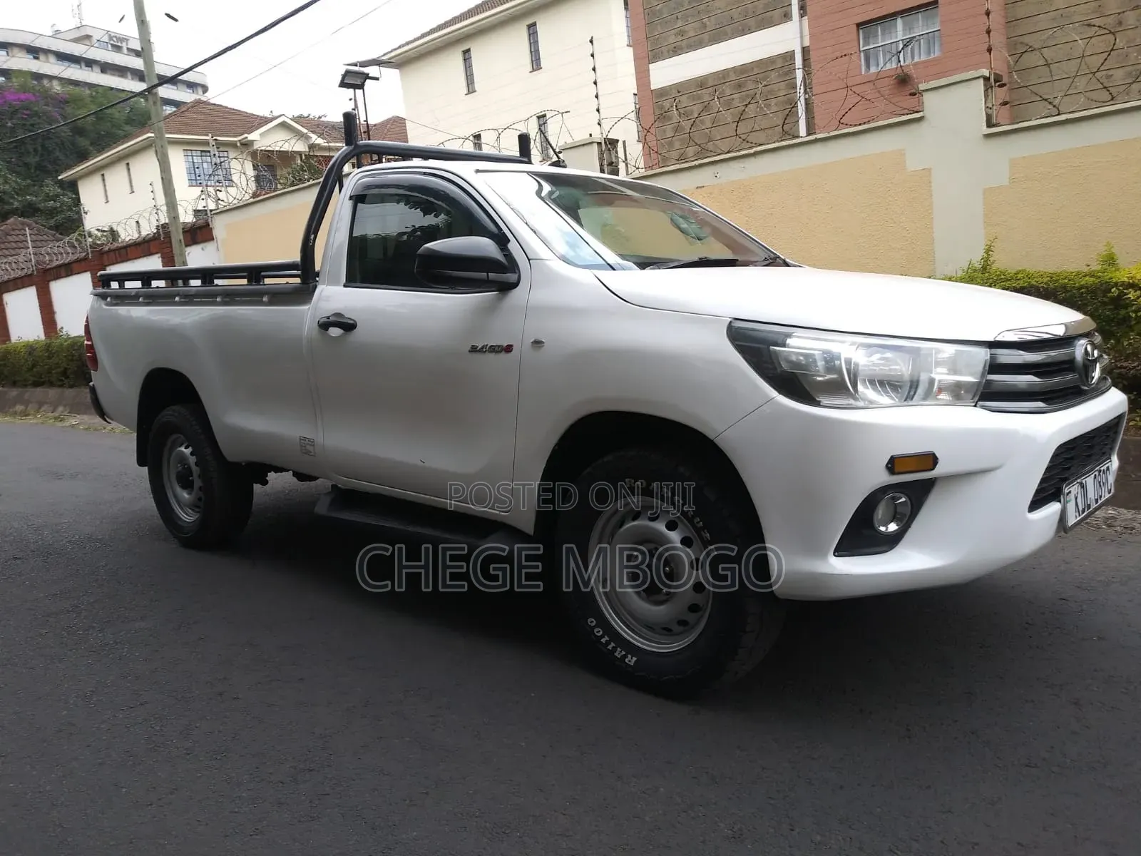 Toyota Hilux 2021 White