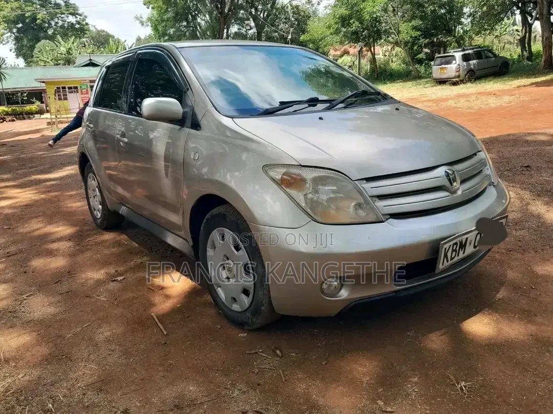 Toyota IST 2003 Gold