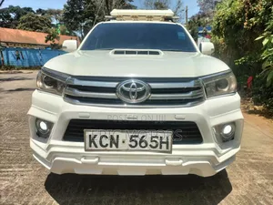 Toyota Hilux 2010 White