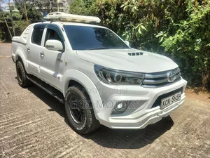Toyota Hilux 2010 White