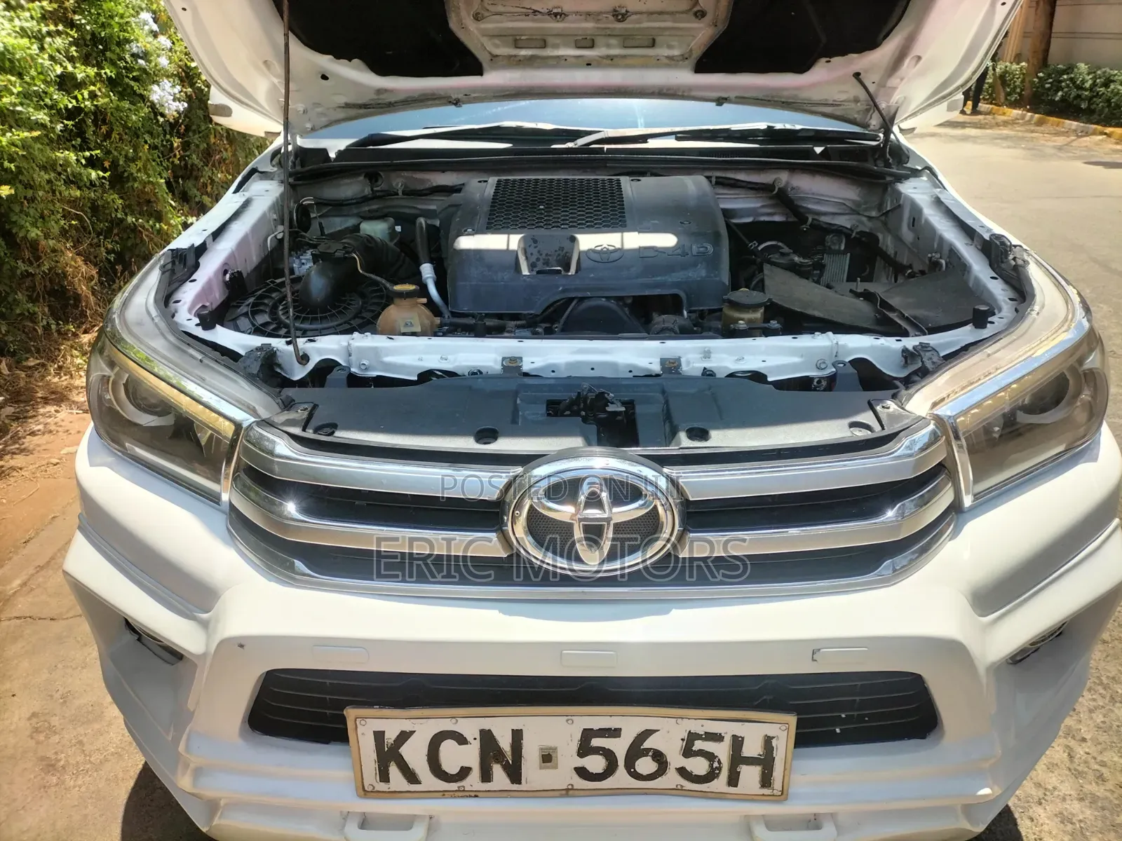 Toyota Hilux 2010 White