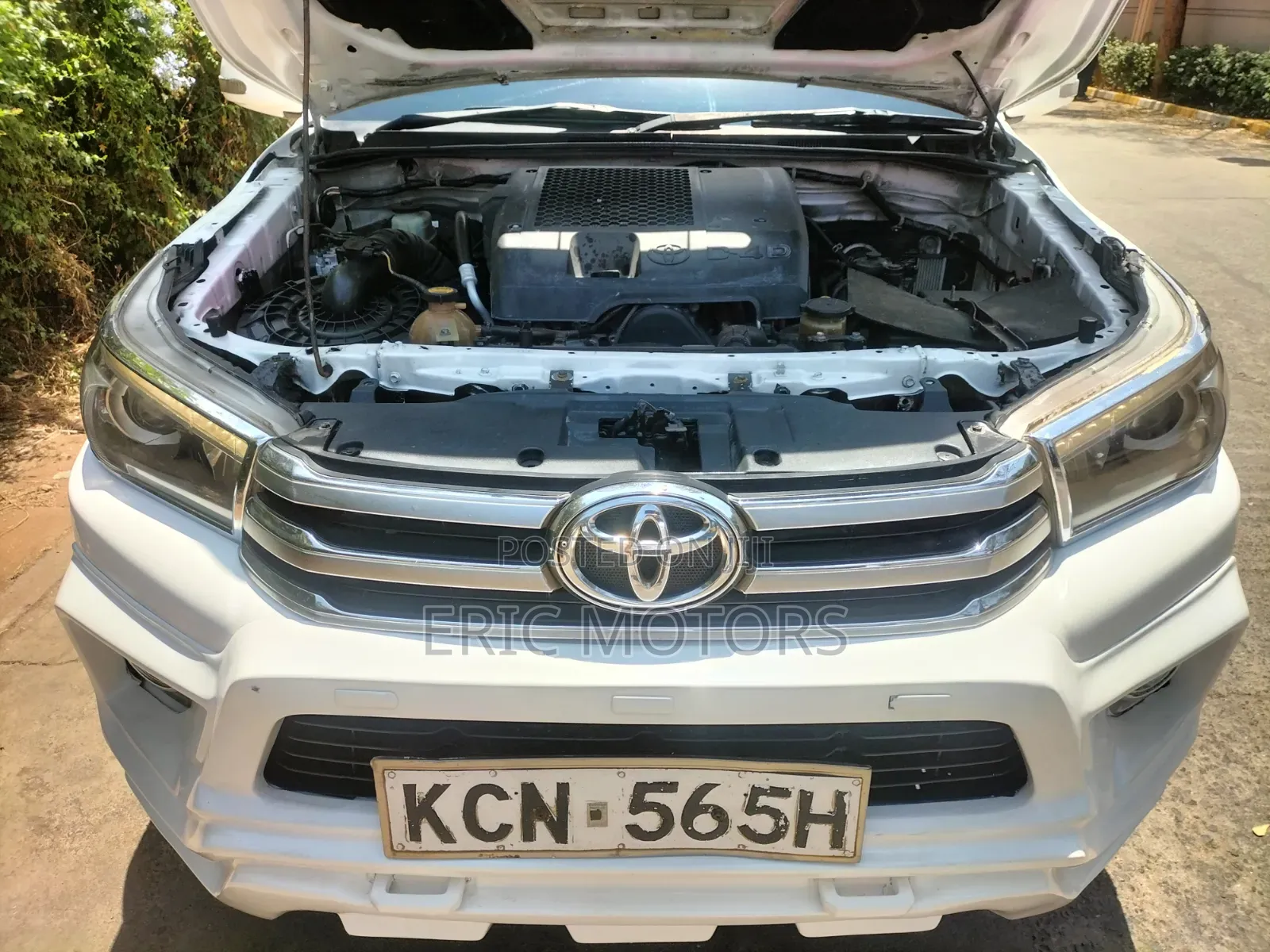 Toyota Hilux 2010 White
