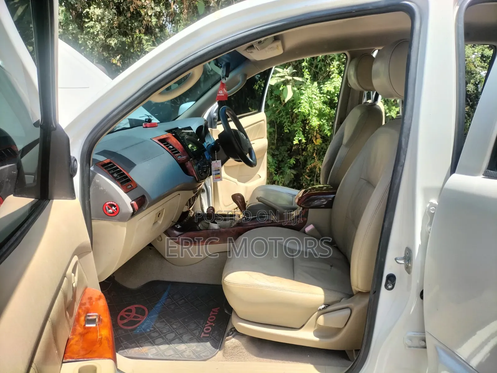 Toyota Hilux 2010 White