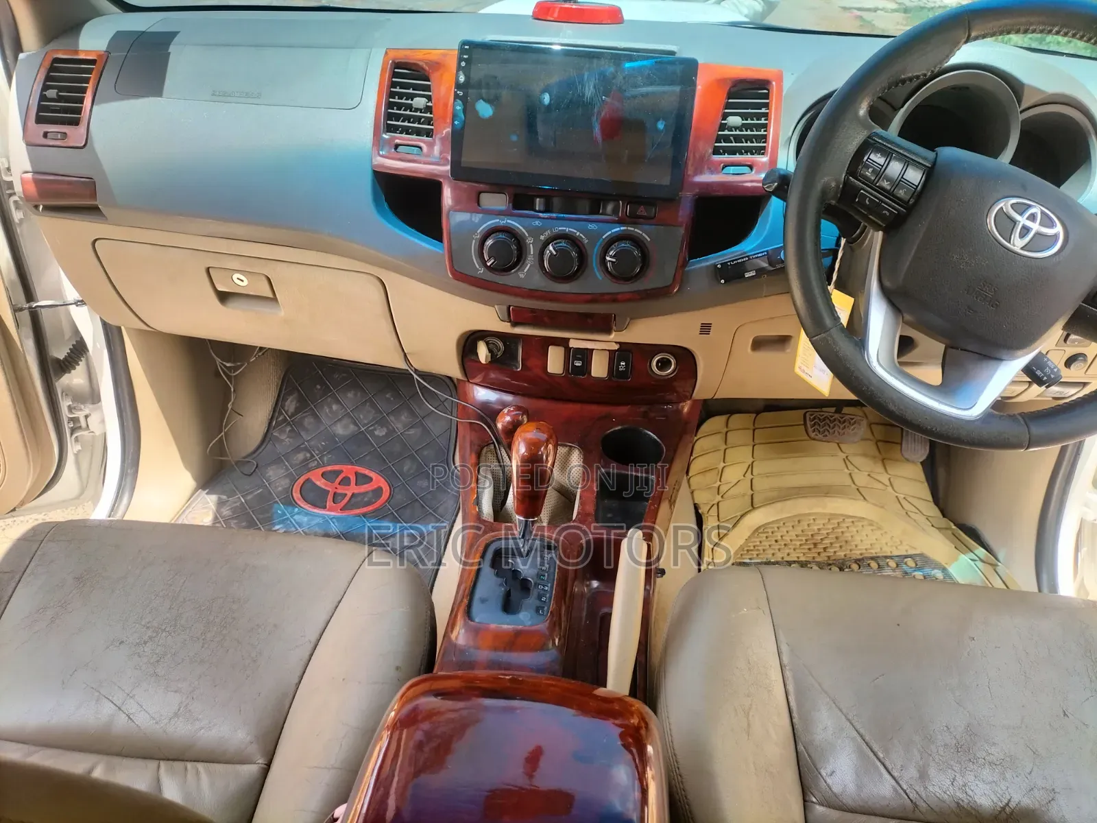Toyota Hilux 2010 White
