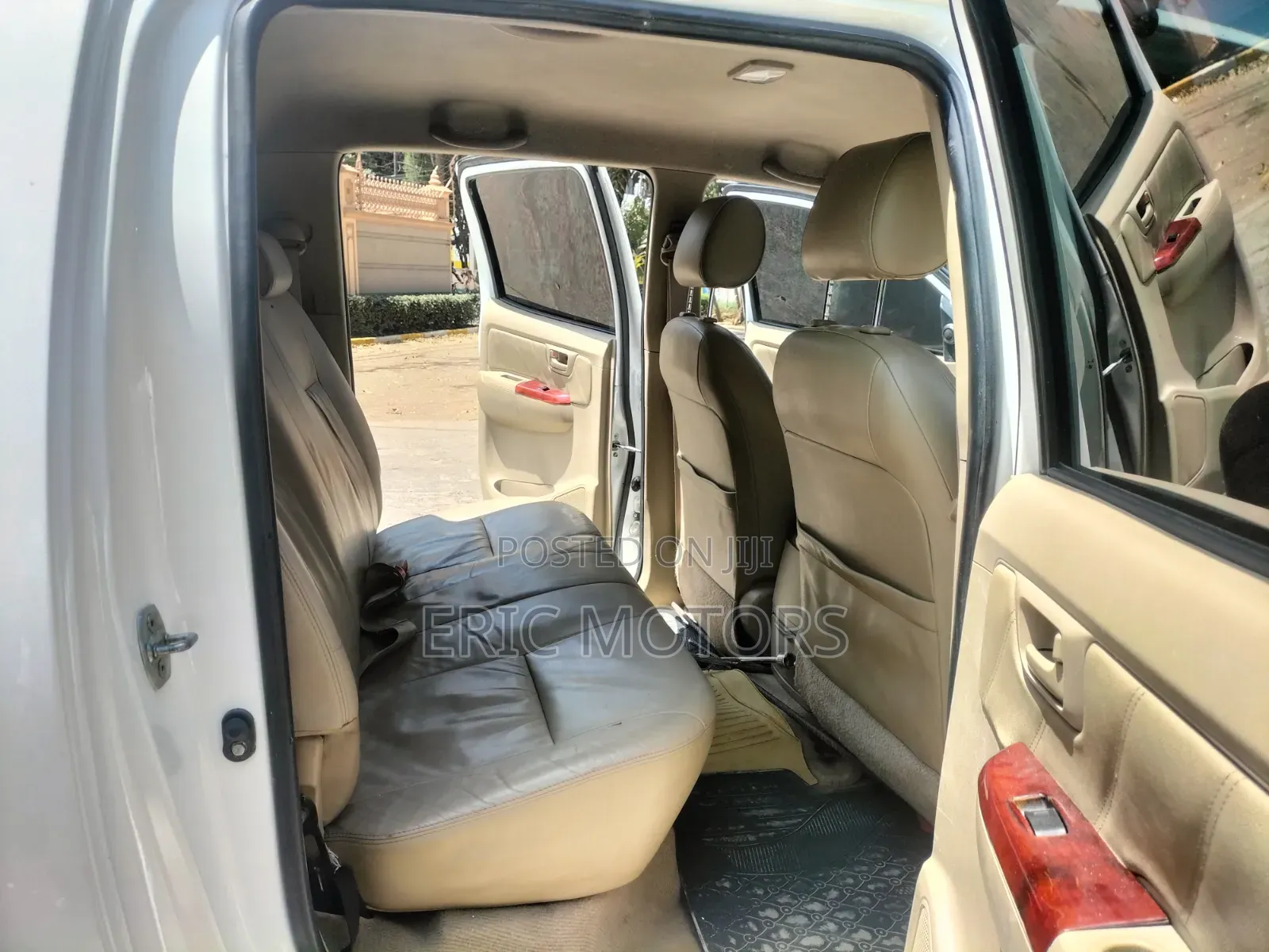 Toyota Hilux 2010 White