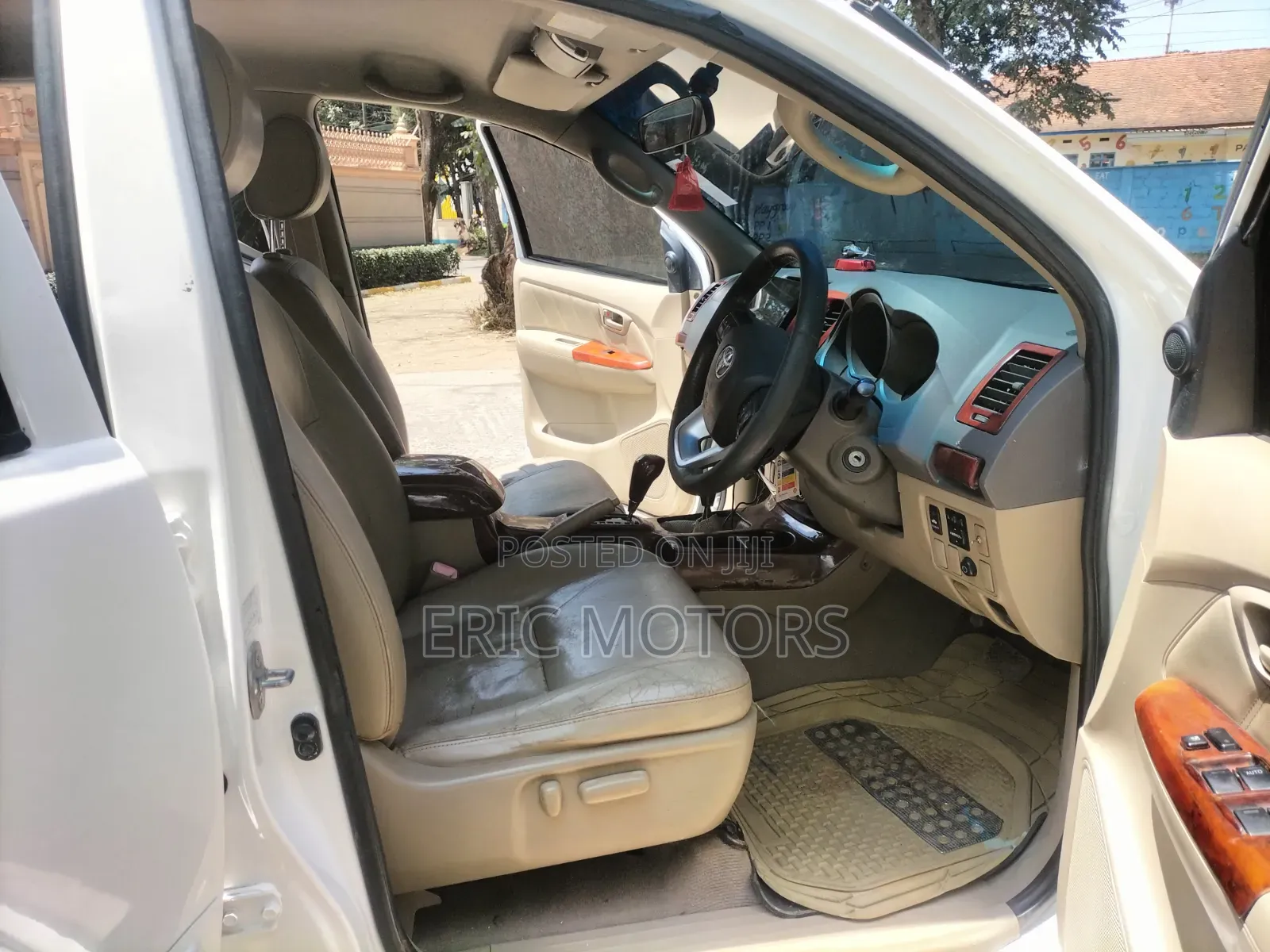 Toyota Hilux 2010 White