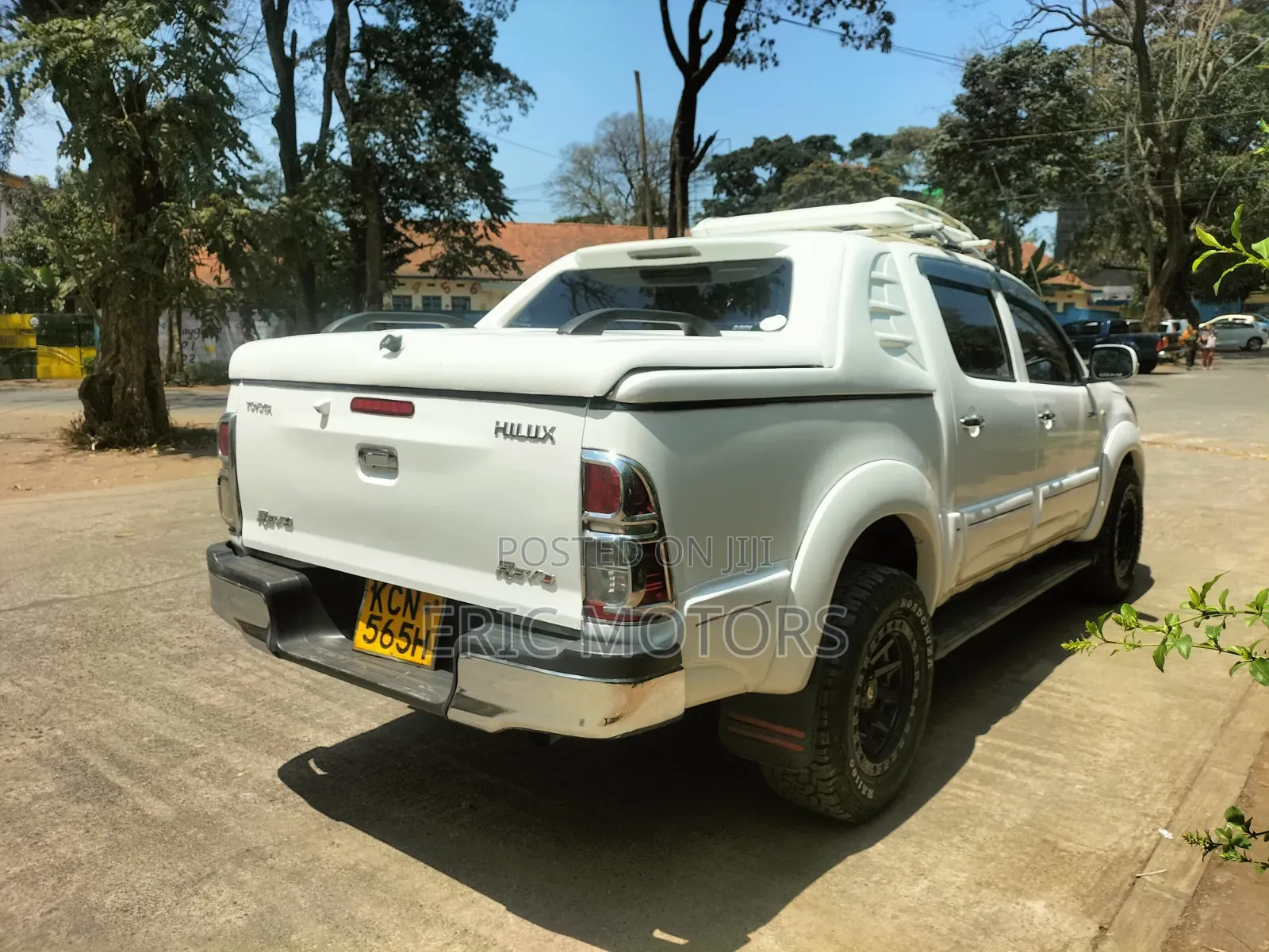 Toyota Hilux 2010 White