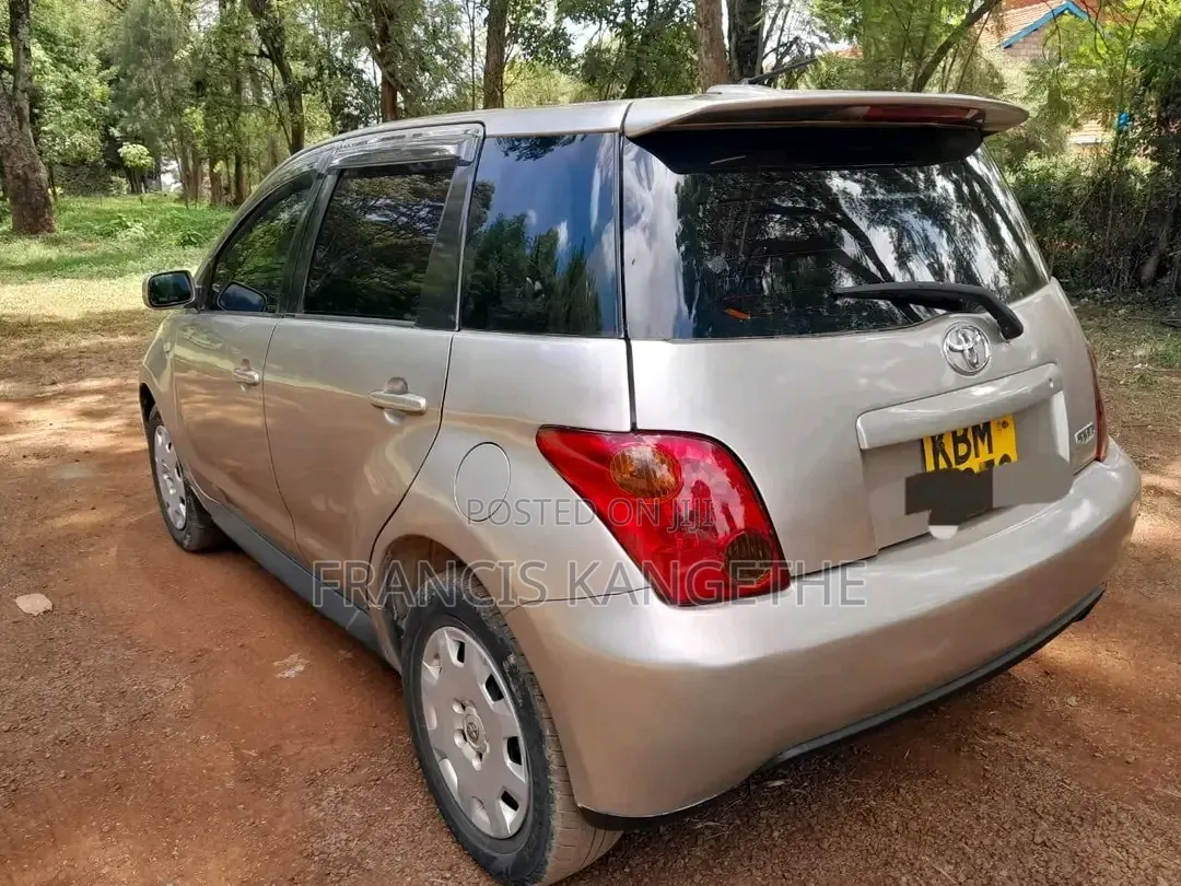 Toyota IST 2003 Gold