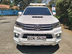 Toyota Hilux 2010 White