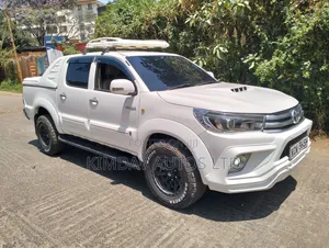 Toyota Hilux 2010 White