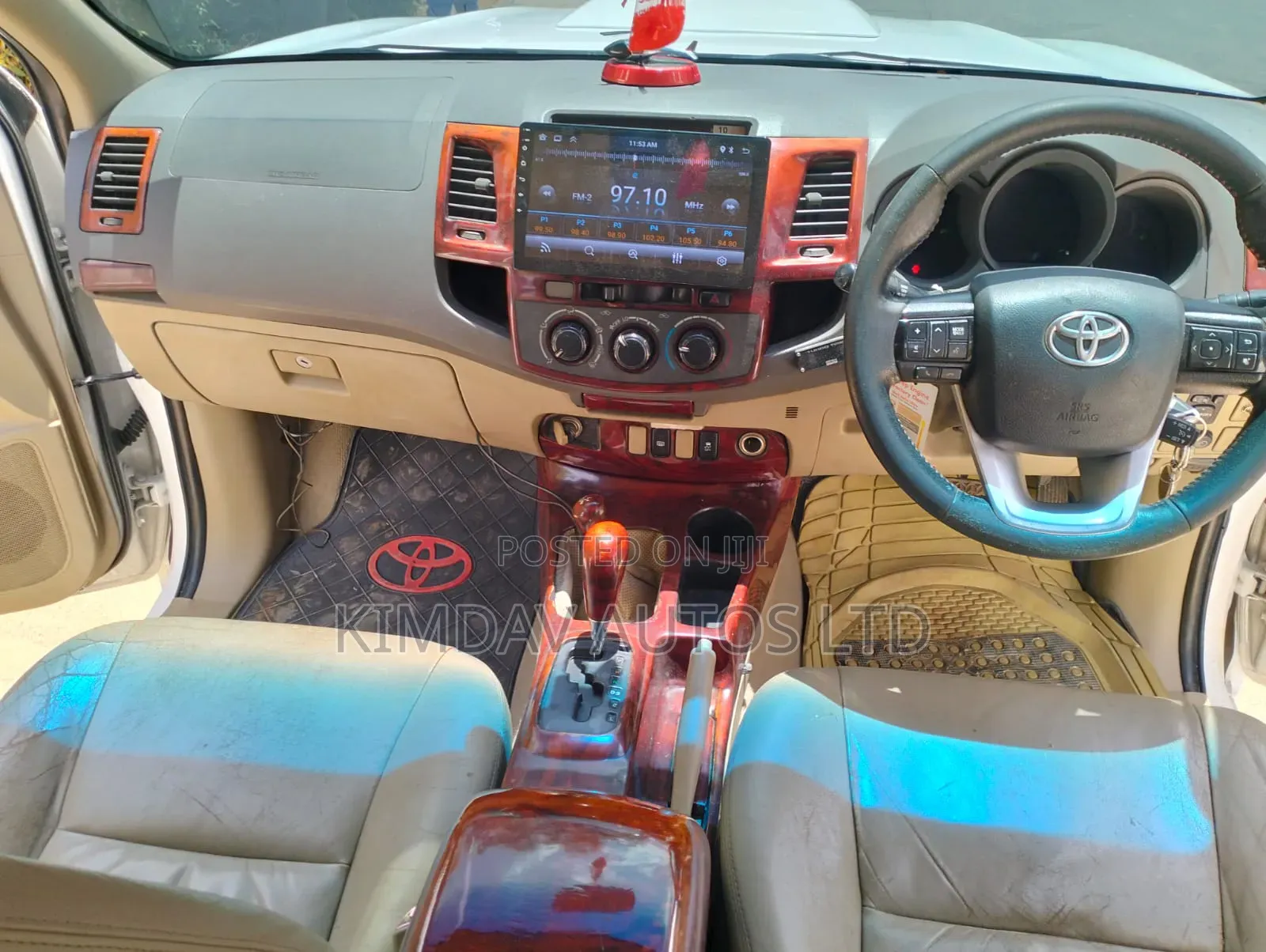 Toyota Hilux 2010 White