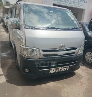 Toyota HiAce 2015 Silver