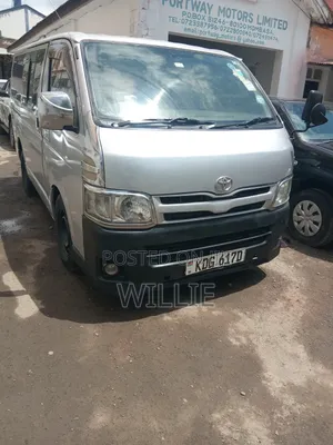 Toyota HiAce 2015 Silver