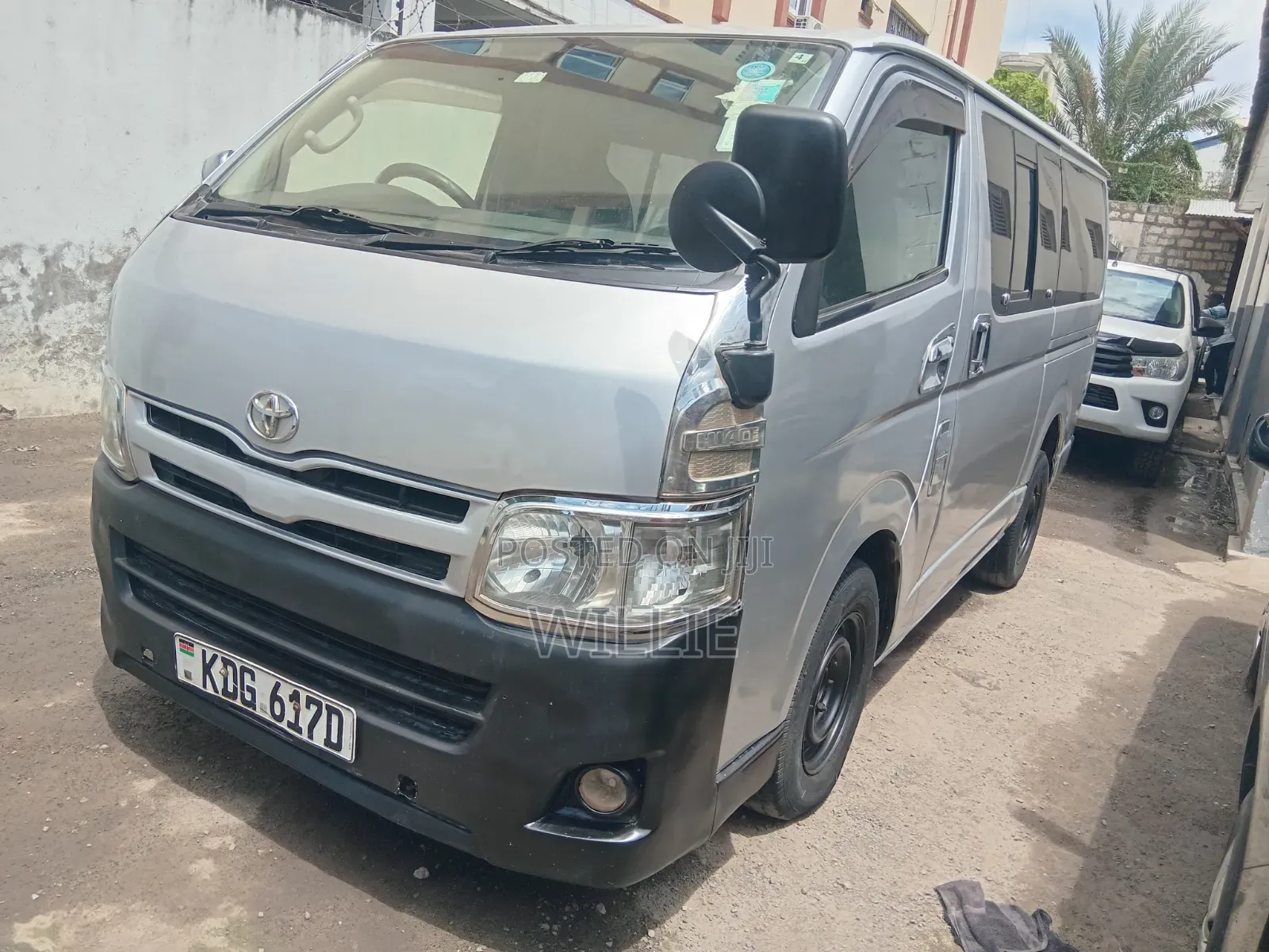 Toyota HiAce 2015 Silver