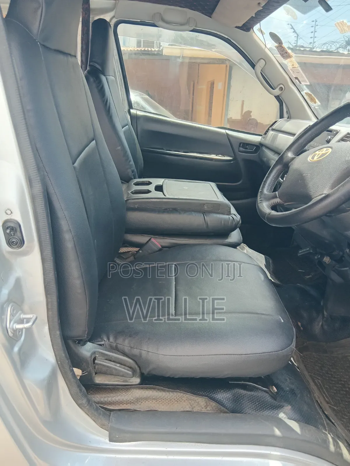 Toyota HiAce 2015 Silver