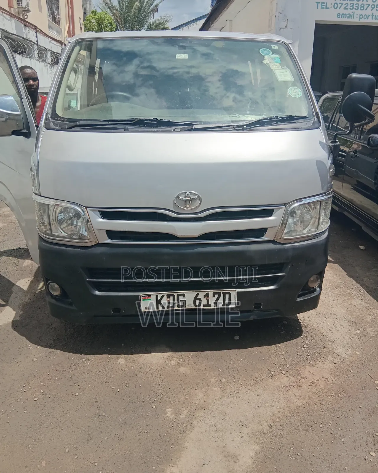 Toyota HiAce 2015 Silver