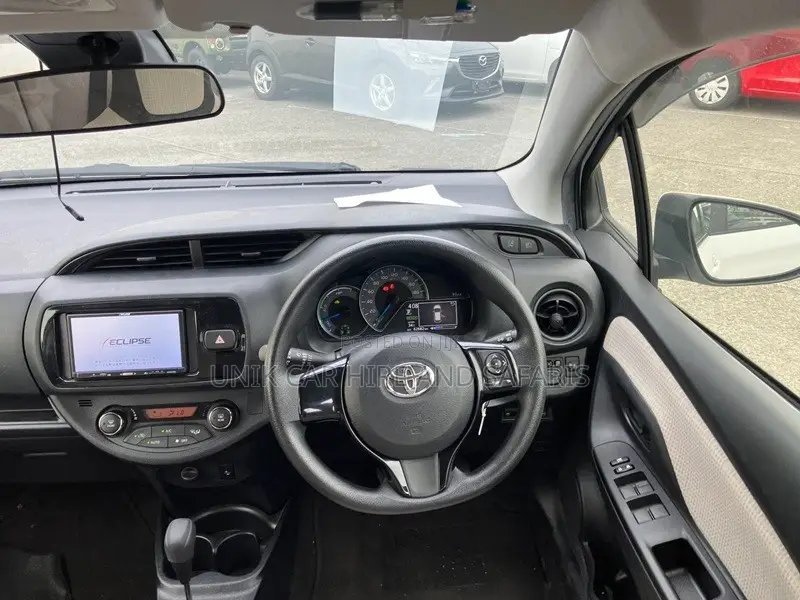 Toyota Vitz 1.5 FWD Hybrid 5dr 2019 White