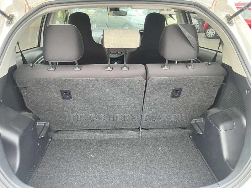 Toyota Vitz 1.5 FWD Hybrid 5dr 2019 White