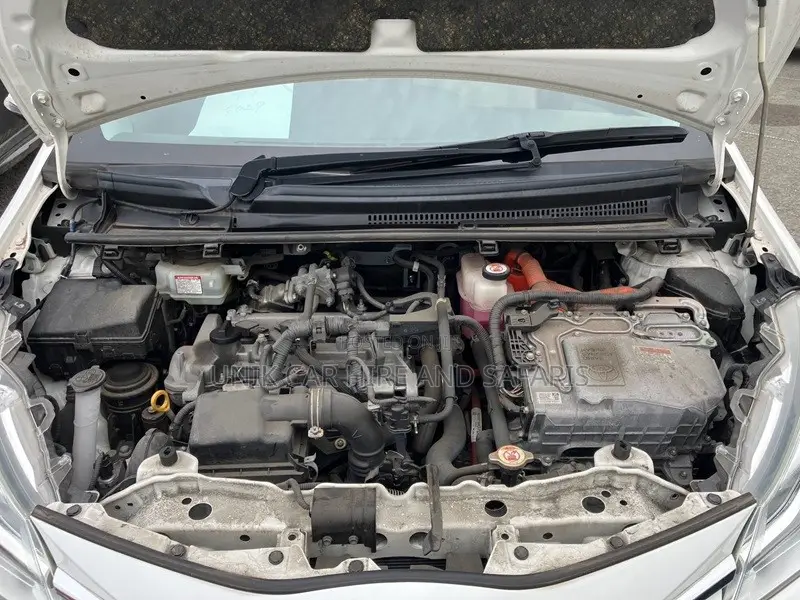 Toyota Vitz 1.5 FWD Hybrid 5dr 2019 White