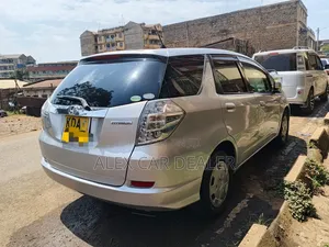 Honda Fit Shuttle 2014 Silver