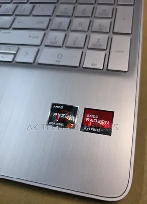 Laptop HP 15s 8GB AMD Ryzen 7 SSD 512GB