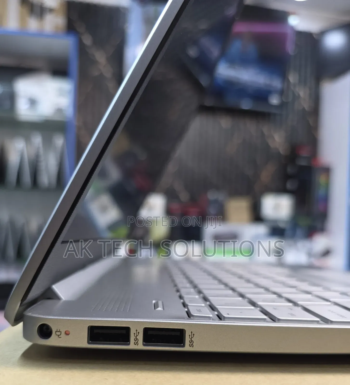 Laptop HP 15s 8GB AMD Ryzen 7 SSD 512GB