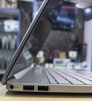 Laptop HP 15s 8GB AMD Ryzen 7 SSD 512GB