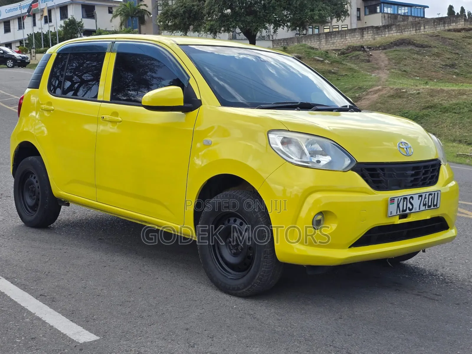 Toyota Passo 2017 Yellow