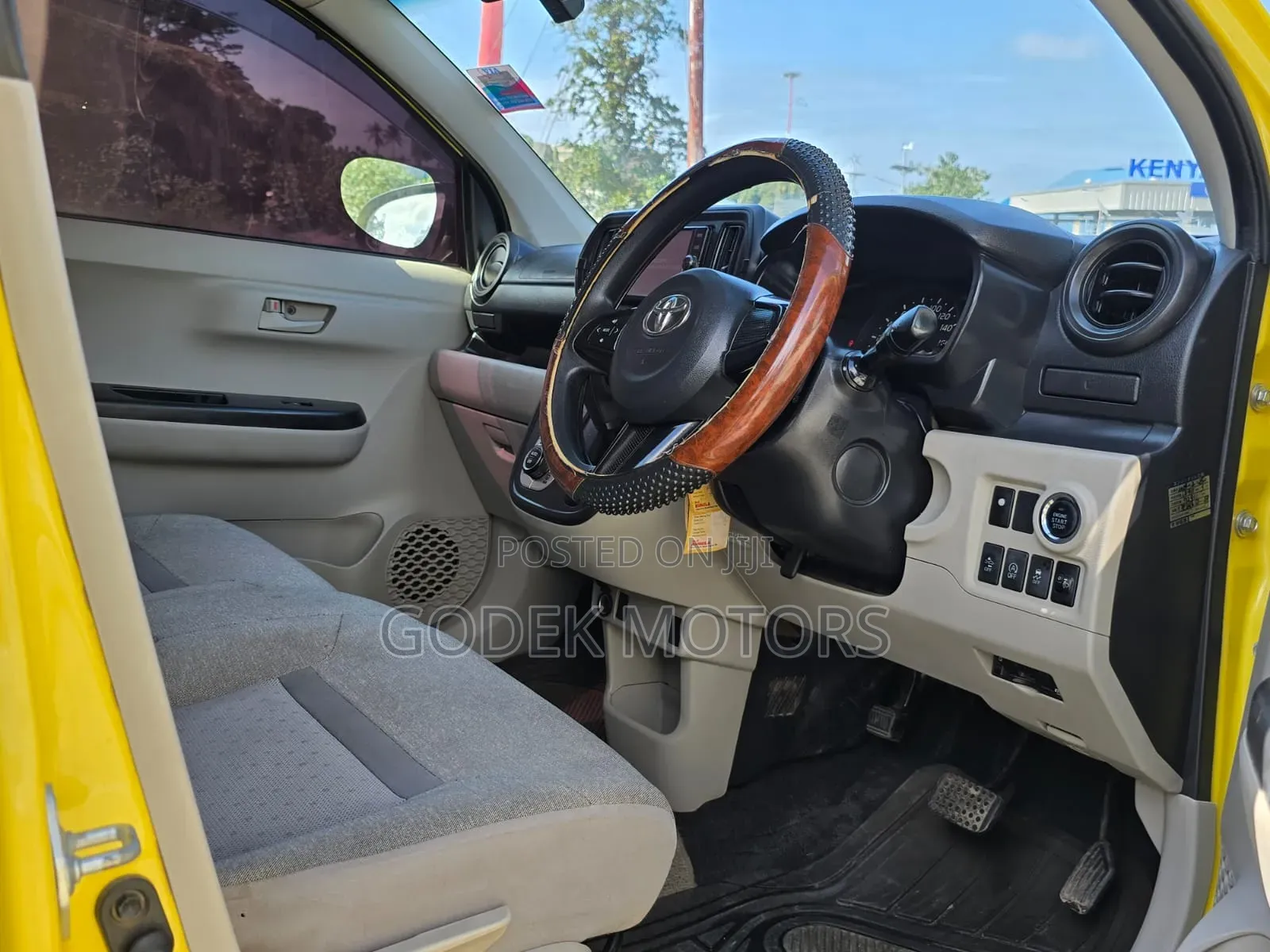 Toyota Passo 2017 Yellow