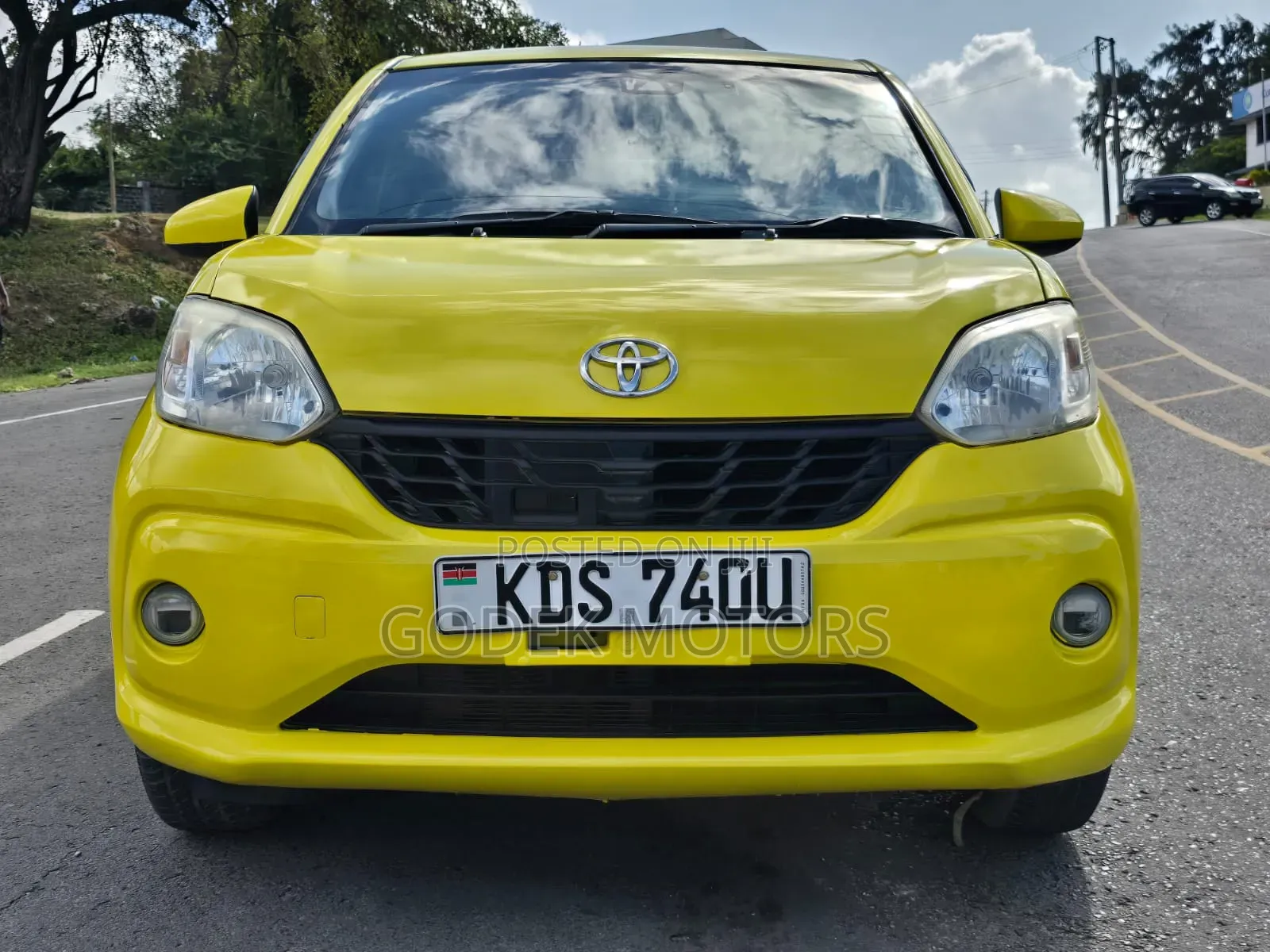 Toyota Passo 2017 Yellow