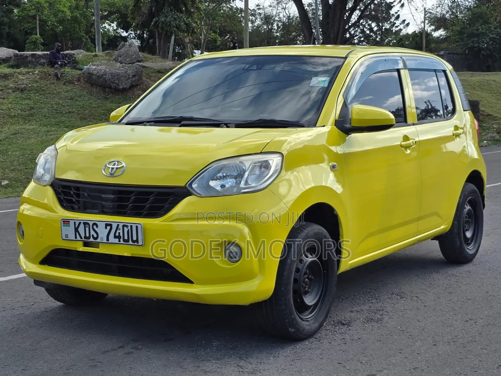 Toyota Passo 2017 Yellow