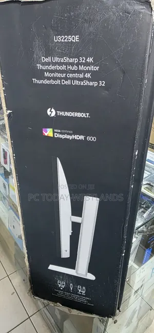 Dell UltraSharp U3225QE 32" HDR 120 Hz Thunderbolt 4 Hub Monitor
