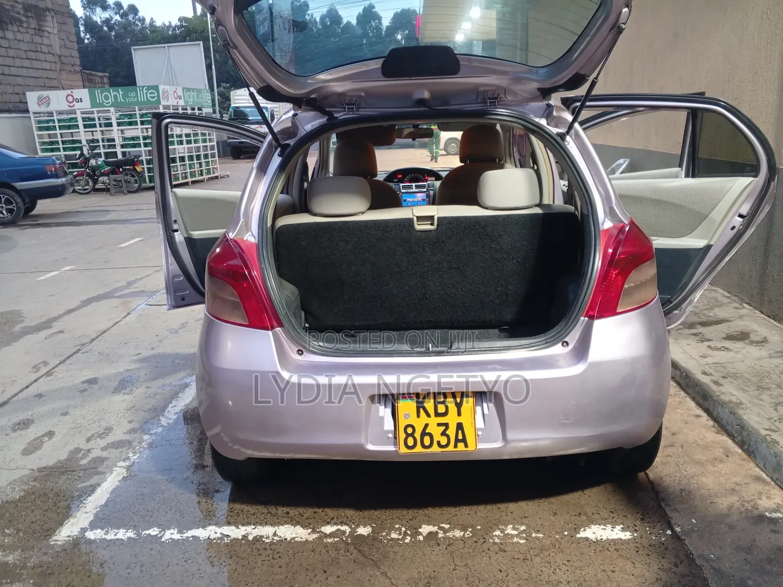 Toyota Vitz 2006 Pink